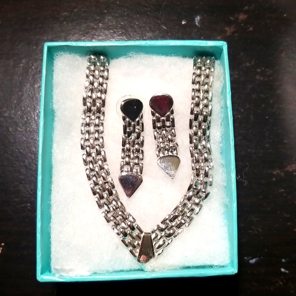 Silver plated necklace & earrings set